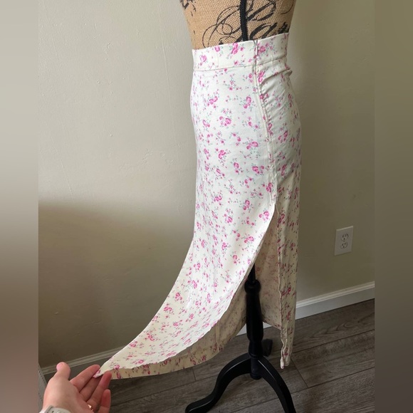 ZARA SET. floral cream faux silk maxi skirt and halter top - Picture 2 of 5